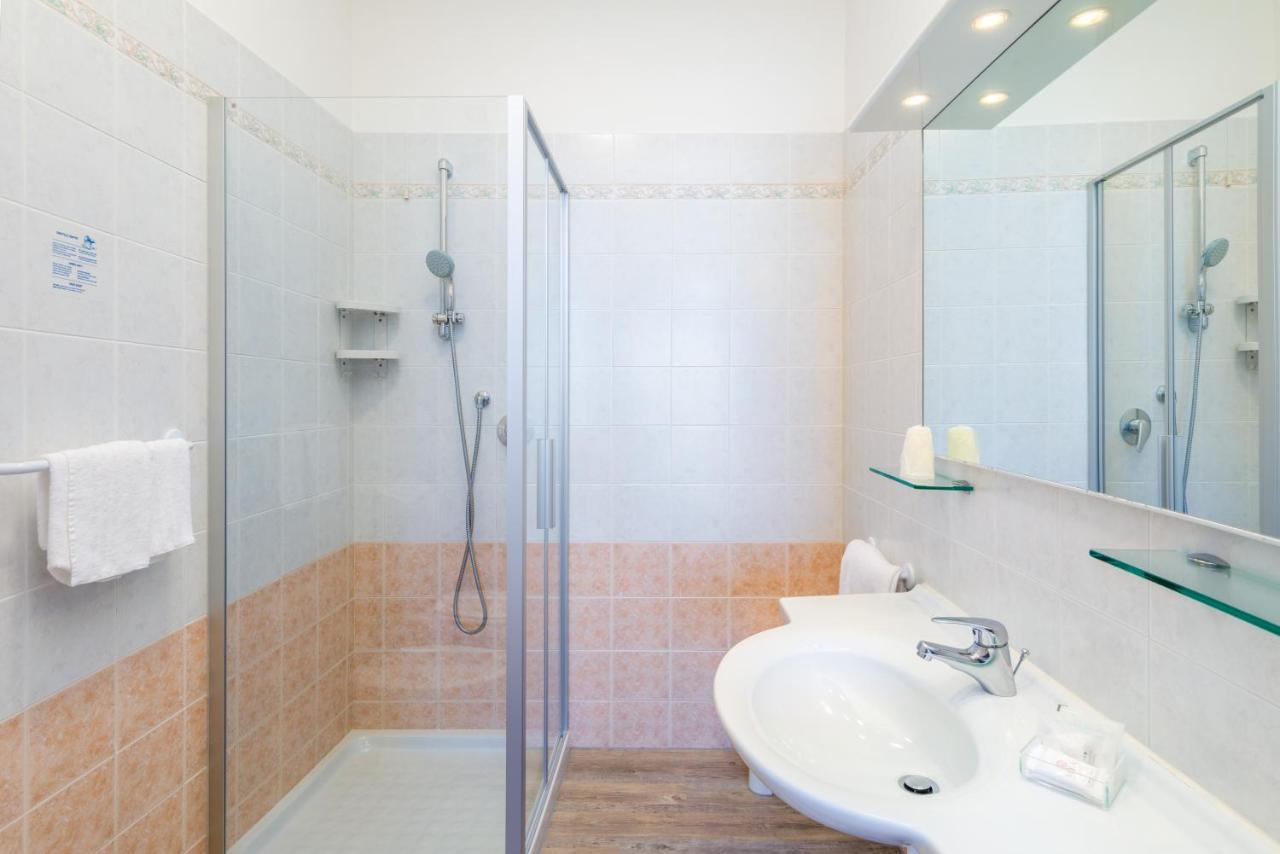 Hotel Nettuno Caorle Buitenkant foto