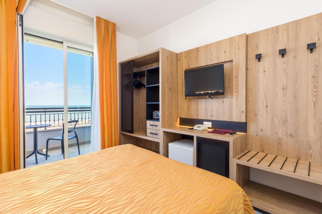 Hotel Nettuno Caorle Buitenkant foto