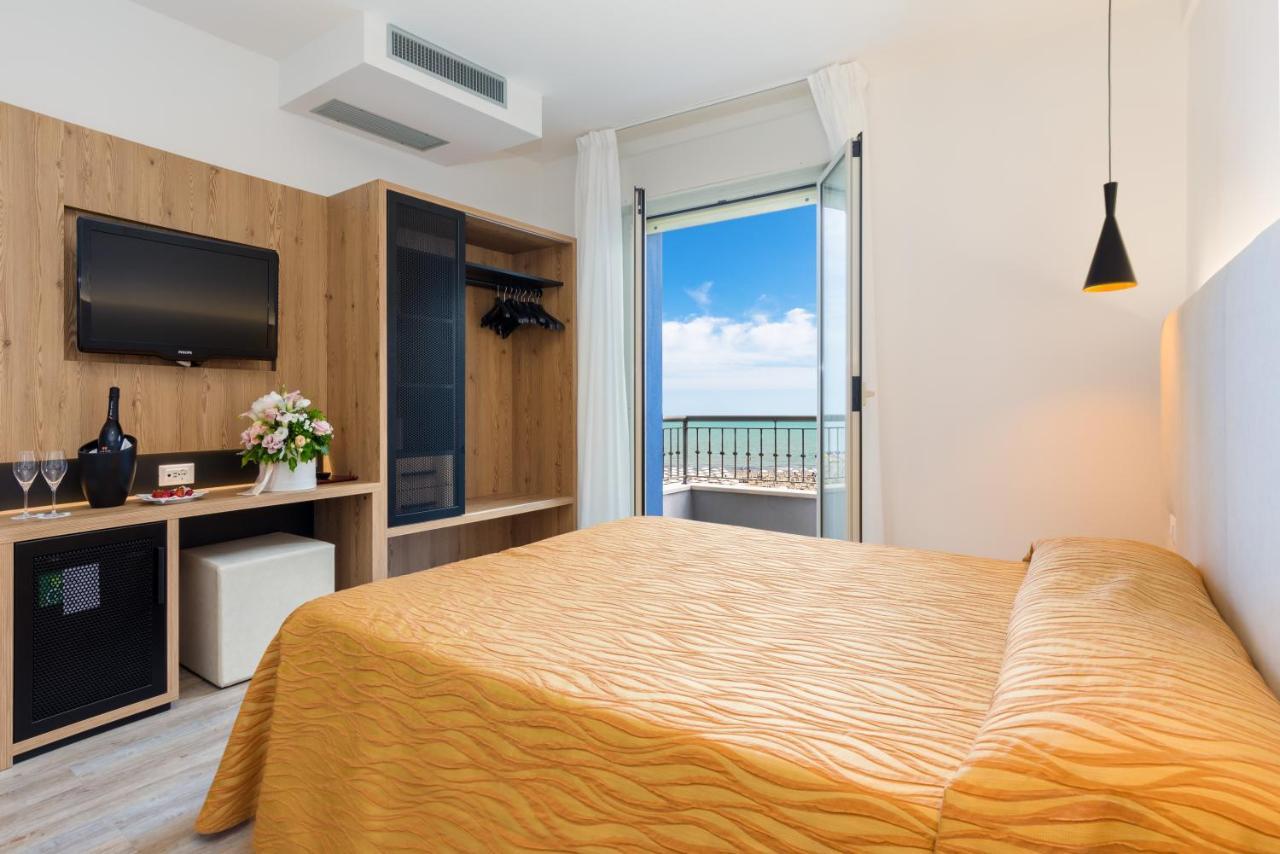 Hotel Nettuno Caorle Buitenkant foto
