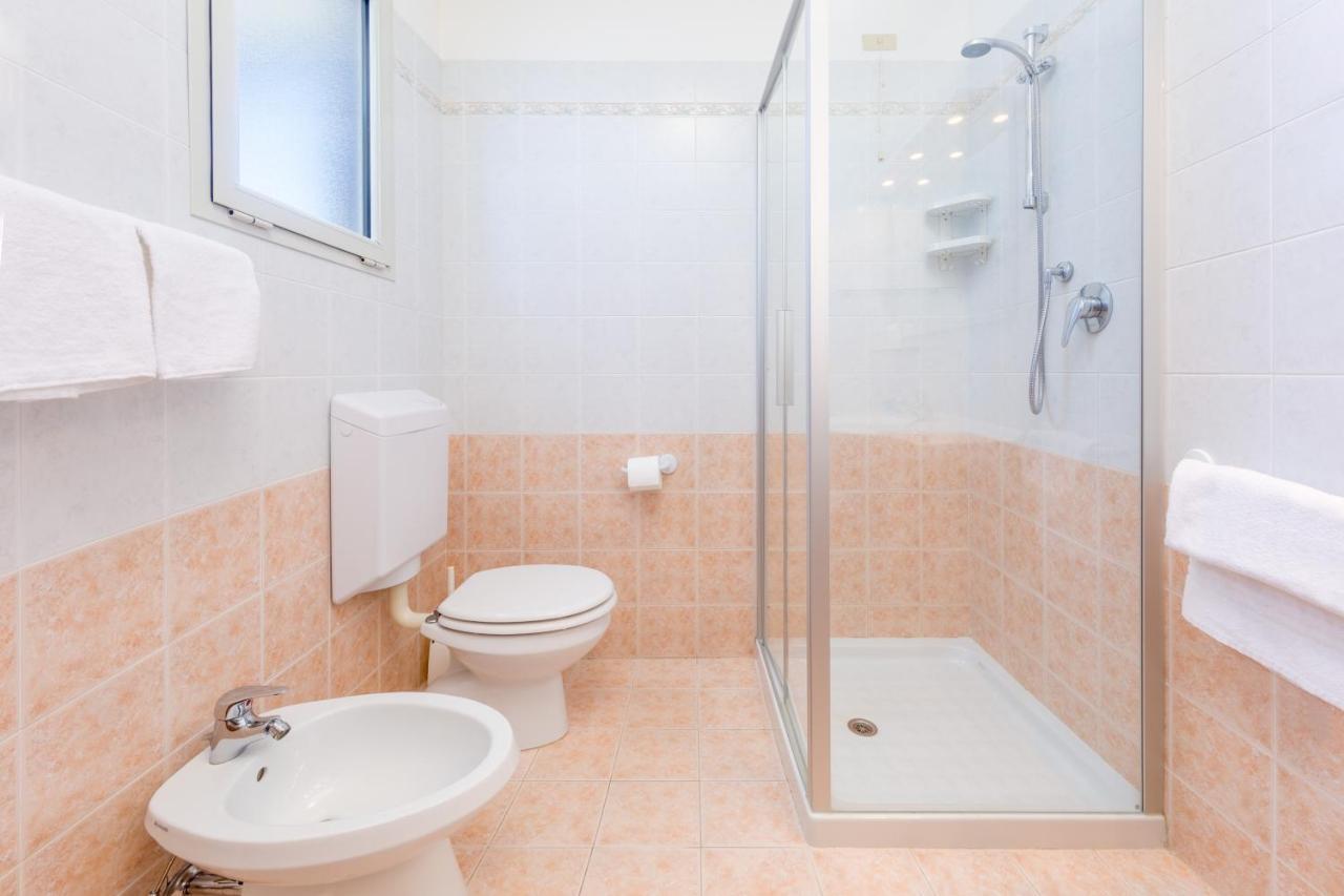 Hotel Nettuno Caorle Buitenkant foto