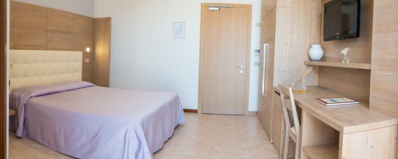 Hotel Nettuno Caorle Buitenkant foto
