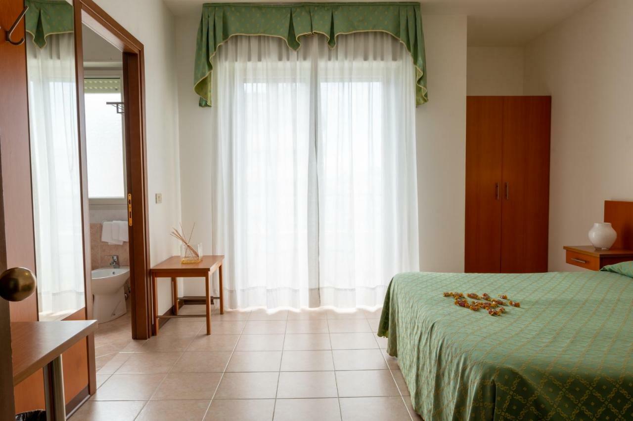 Hotel Nettuno Caorle Buitenkant foto
