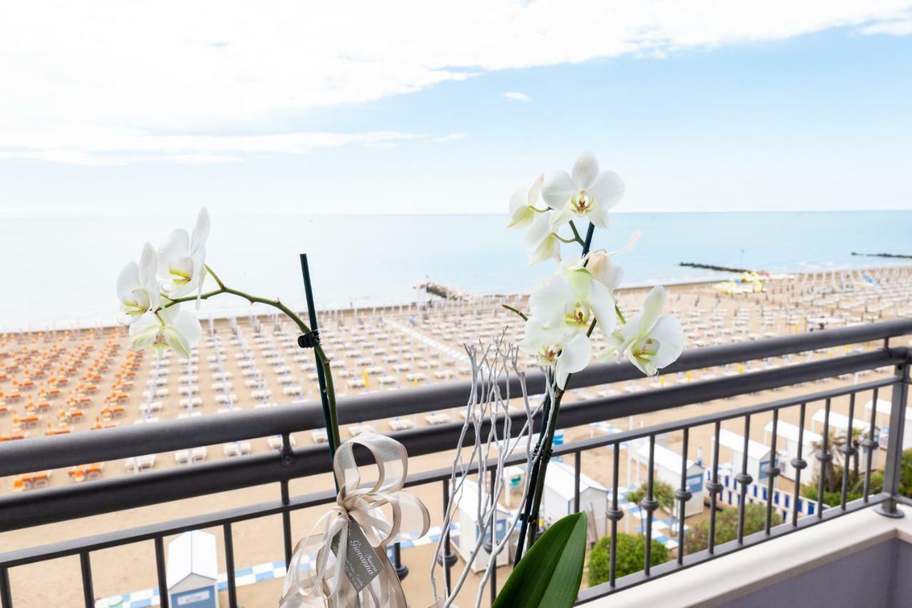 Hotel Nettuno Caorle Buitenkant foto