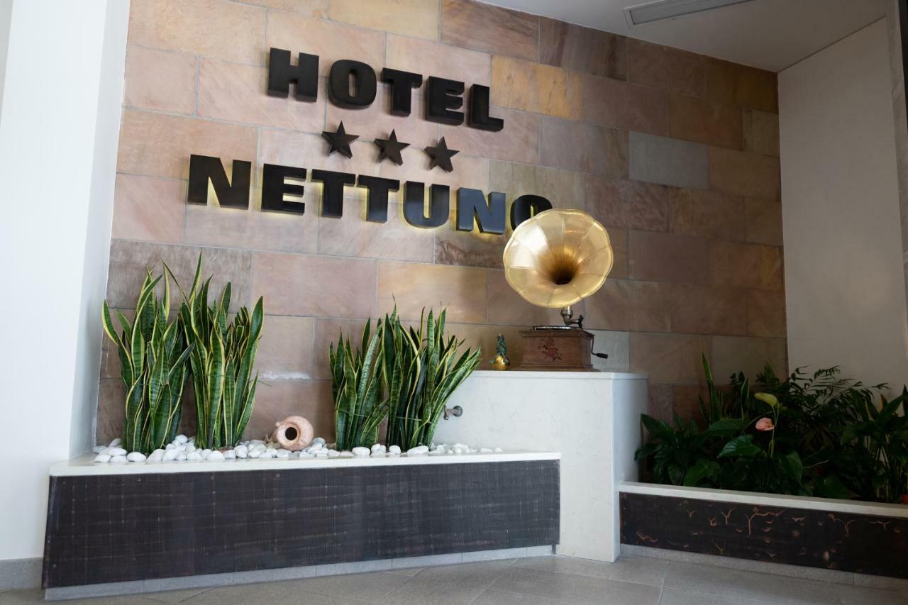 Hotel Nettuno Caorle Buitenkant foto