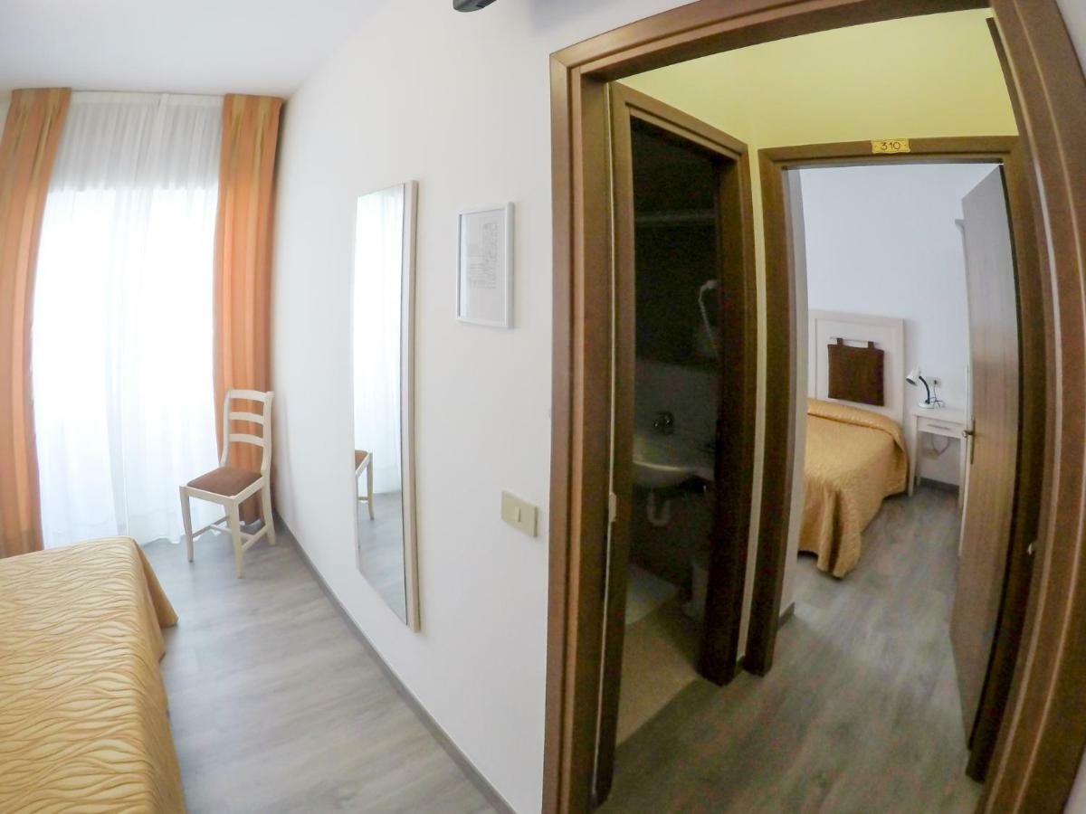 Hotel Nettuno Caorle Buitenkant foto