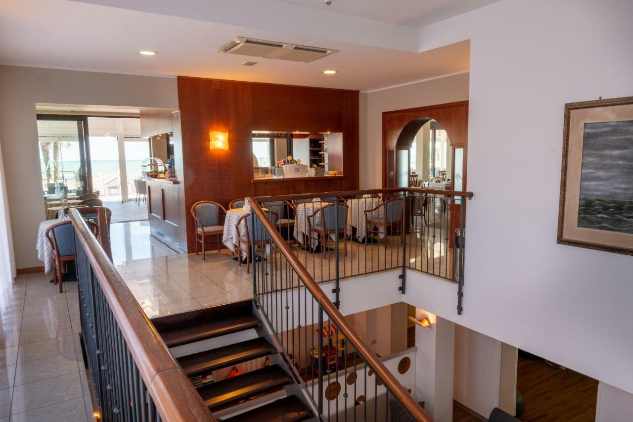 Hotel Nettuno Caorle Buitenkant foto