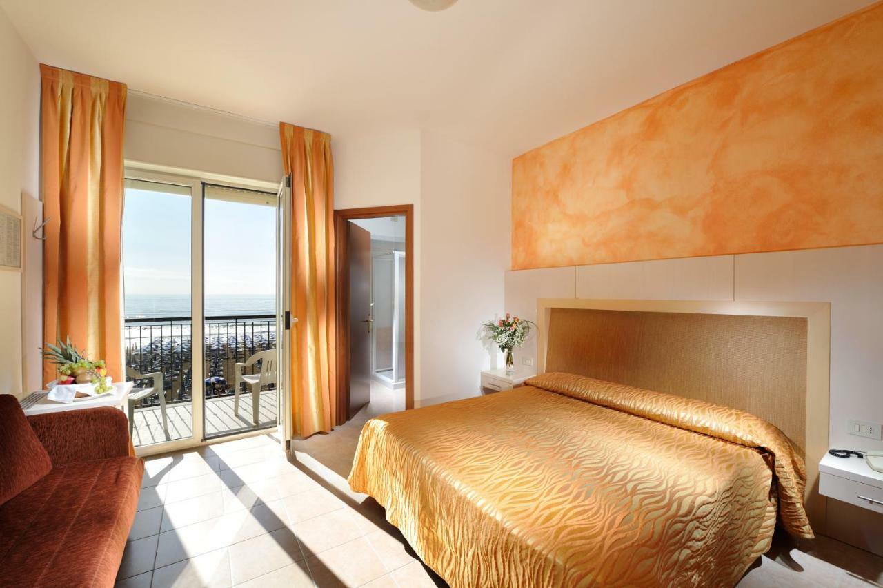 Hotel Nettuno Caorle Buitenkant foto