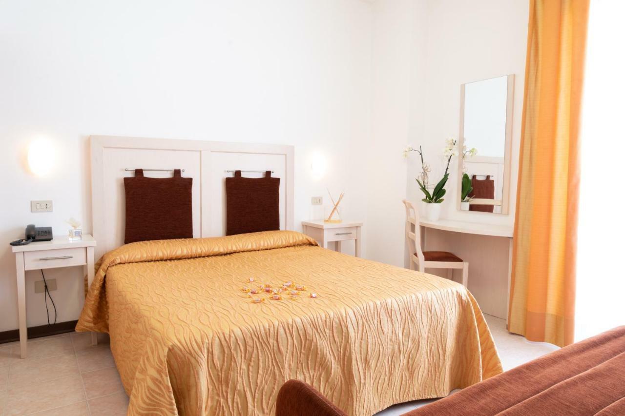 Hotel Nettuno Caorle Buitenkant foto